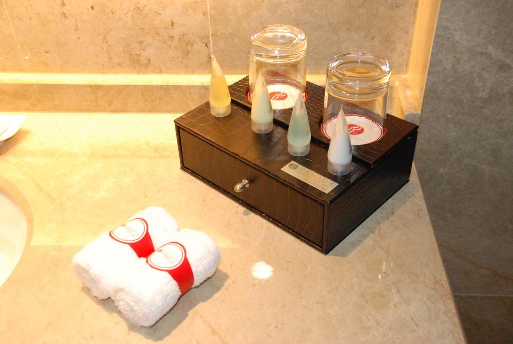 Ramada Plaza Shanghai Gateway Ruang foto